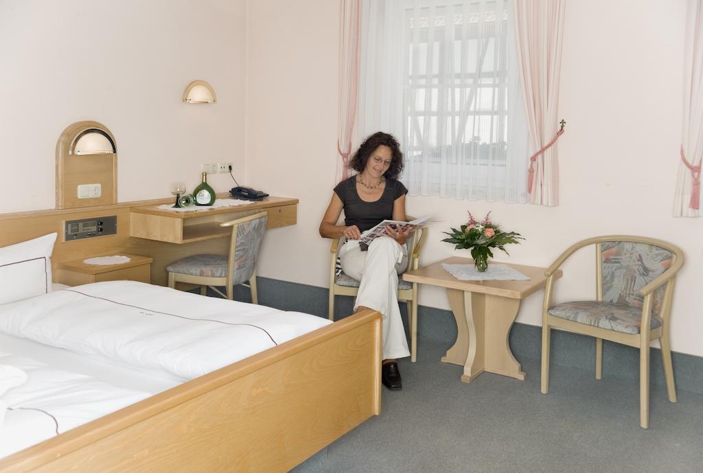 Hotel Ebner Bad Konigshofen Bagian luar foto