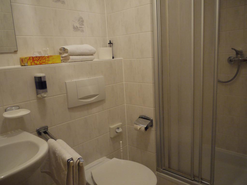Hotel Ebner Bad Konigshofen Ruang foto