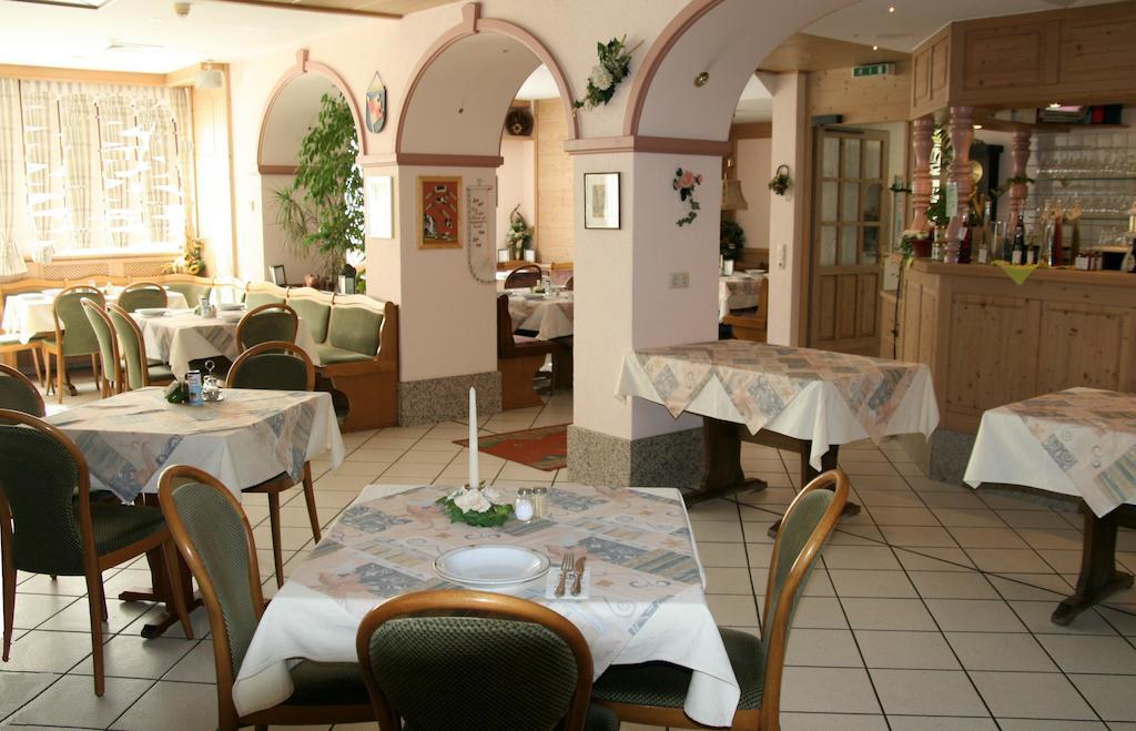 Hotel Ebner Bad Konigshofen Bagian luar foto