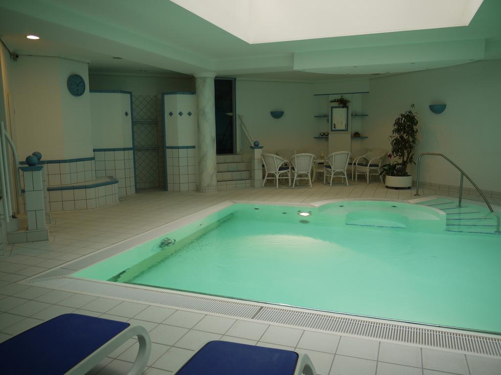 Hotel Ebner Bad Konigshofen Bagian luar foto