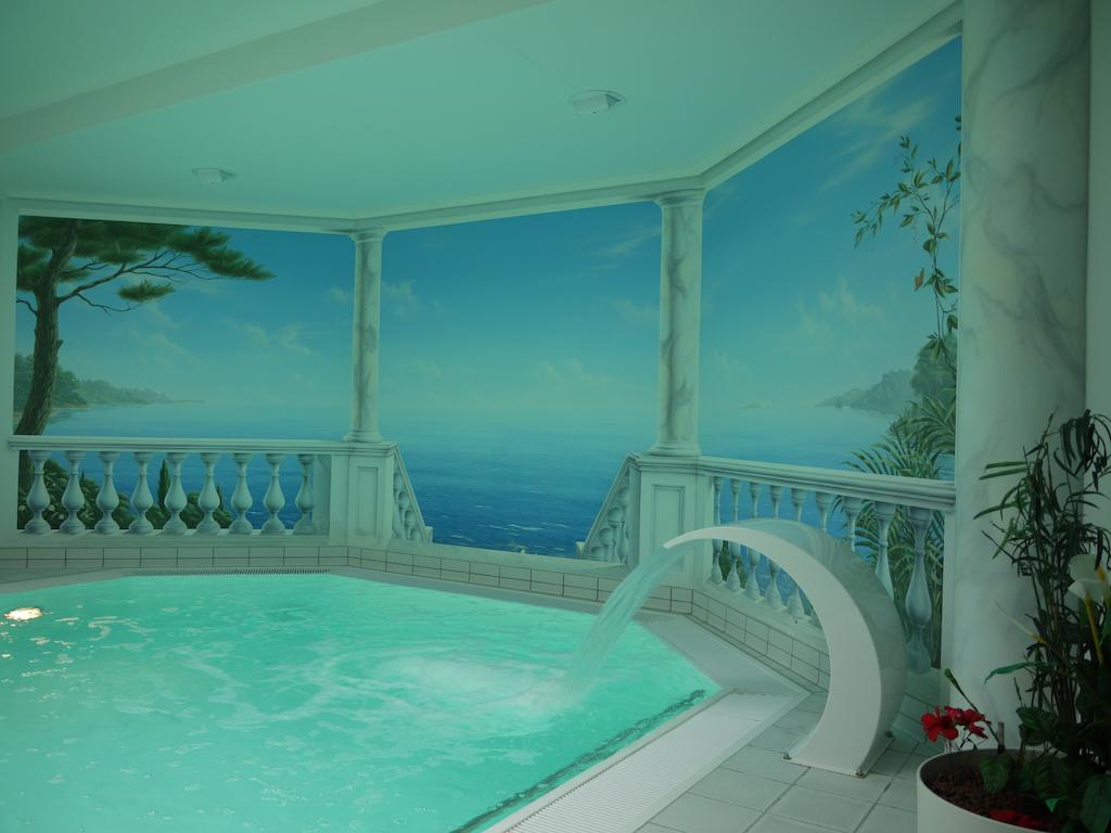 Hotel Ebner Bad Konigshofen Bagian luar foto