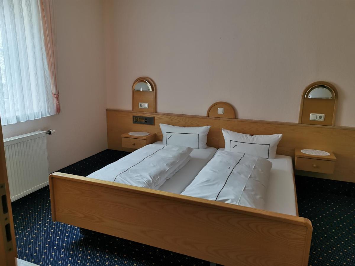 Hotel Ebner Bad Konigshofen Bagian luar foto
